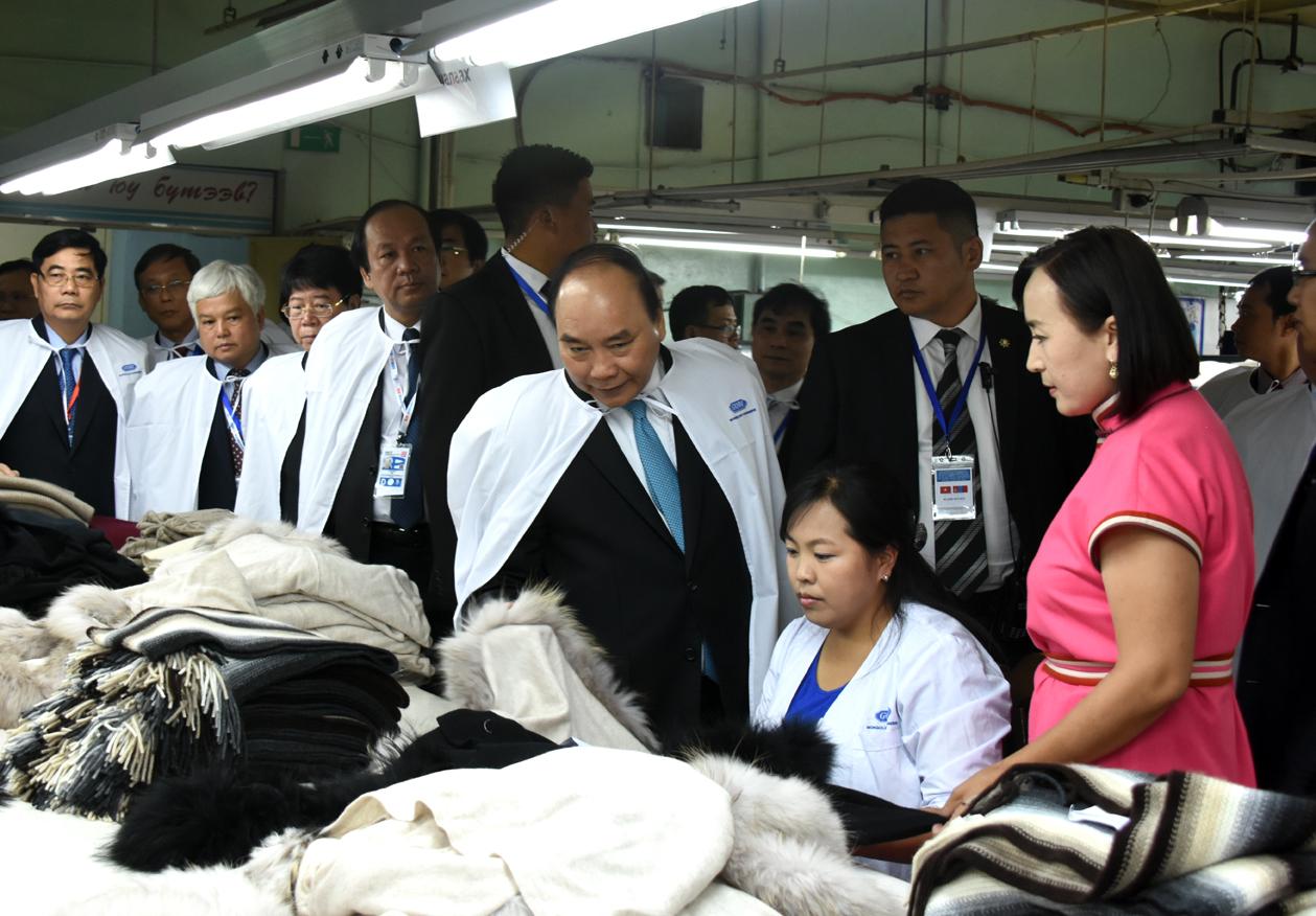 Trong hơi gió ngút ngàn thảo nguyên (Ghi chép của phóng viên Báo Quân đội nhân dân)